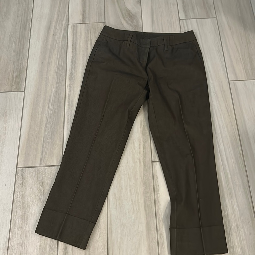 New York & Company brown capri pants. Size 2. Great condition. Leg cuffs.